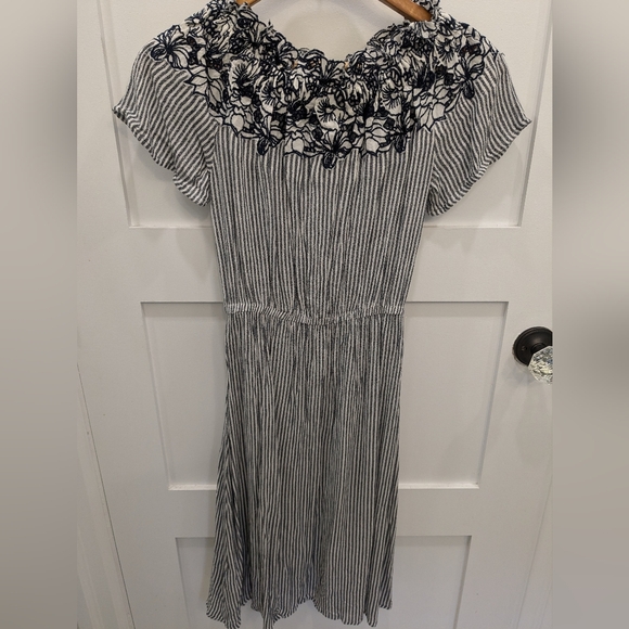 Blue and white striped midi dress - Picture 3 of 7